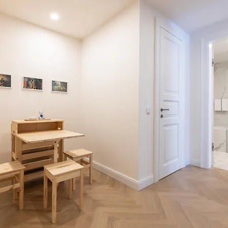 Modern In A Quiet Yet Location