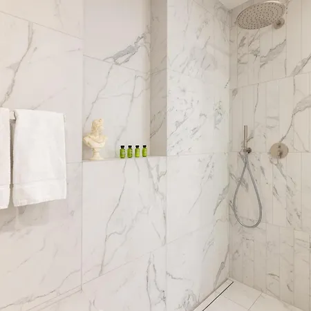 Modern In A Quiet Yet Location By Easybnb Premium *