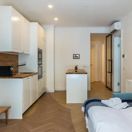 Modern In A Quiet Yet Location By Easybnb Premium Apartament