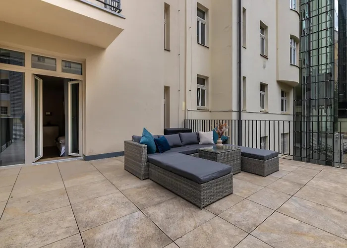 Modern In A Quiet Yet Location شقة براغ