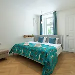 公寓 Modern In A Quiet Yet Location 布拉格