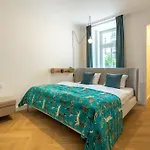公寓 Modern In A Quiet Yet Location