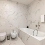 公寓 Modern In A Quiet Yet Location *