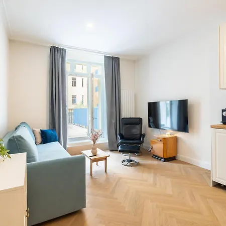 Modern In A Quiet Yet Location