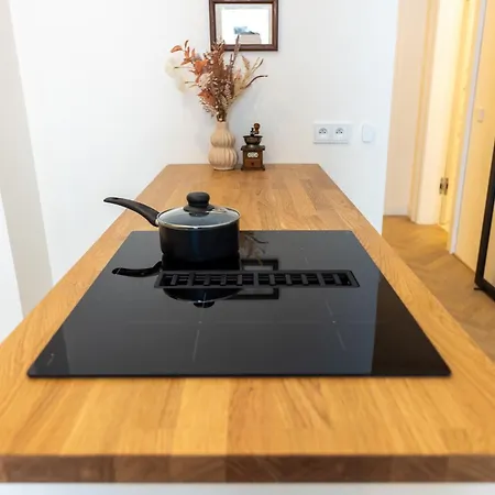Modern In A Quiet Yet Location Apartment *