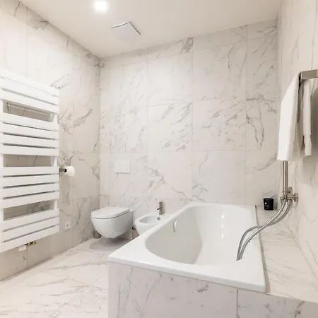 Apartment Modern In A Quiet Yet Location *