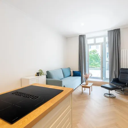 Modern In A Quiet Yet Location Apartment Prag