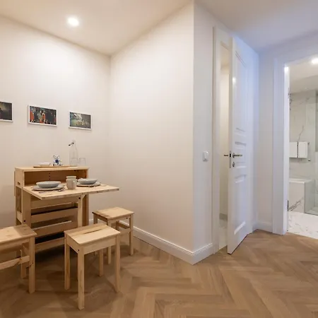 Modern In A Quiet Yet Location * Prag