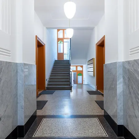Apartment Modern In A Quiet Yet Location *