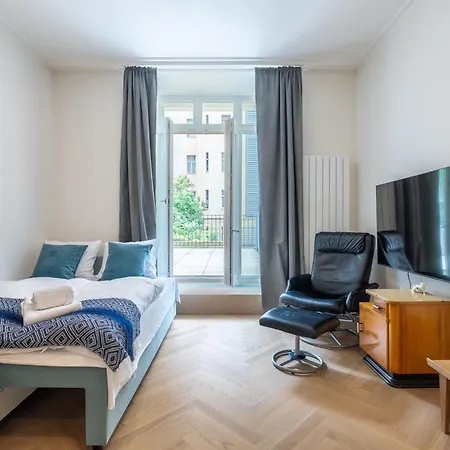 Apartment Modern In A Quiet Yet Location *