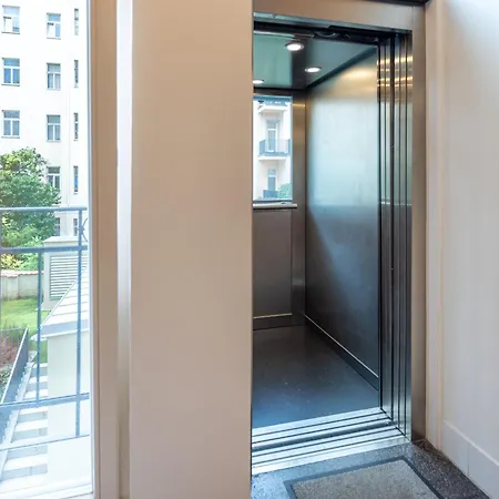 Modern In A Quiet Yet Location Lejlighed Prag