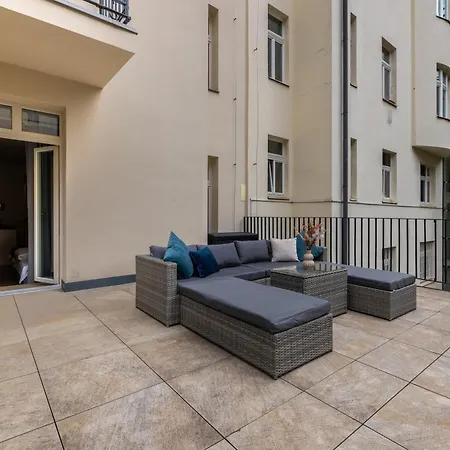 Modern In A Quiet Yet Location Lejlighed Prag