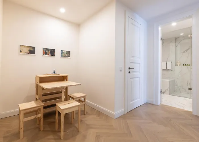 Modern In A Quiet Yet Location