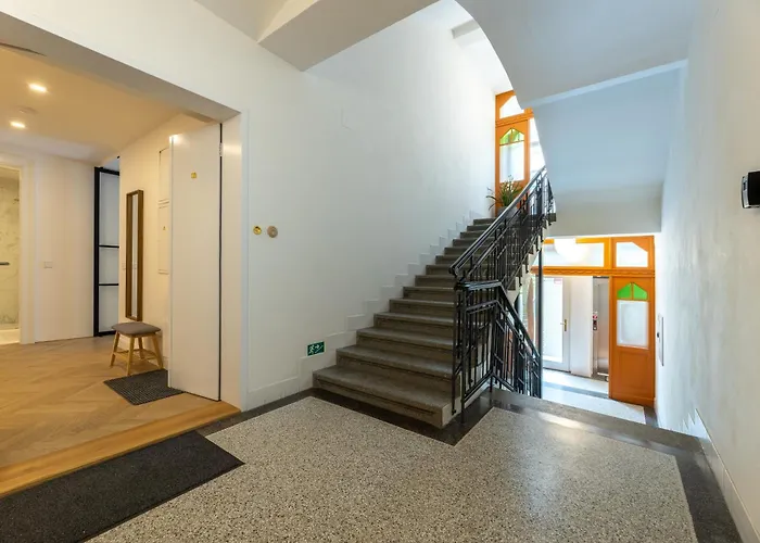 Modern In A Quiet Yet Location *
