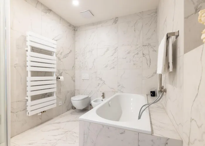 Apartment Modern In A Quiet Yet Location *
