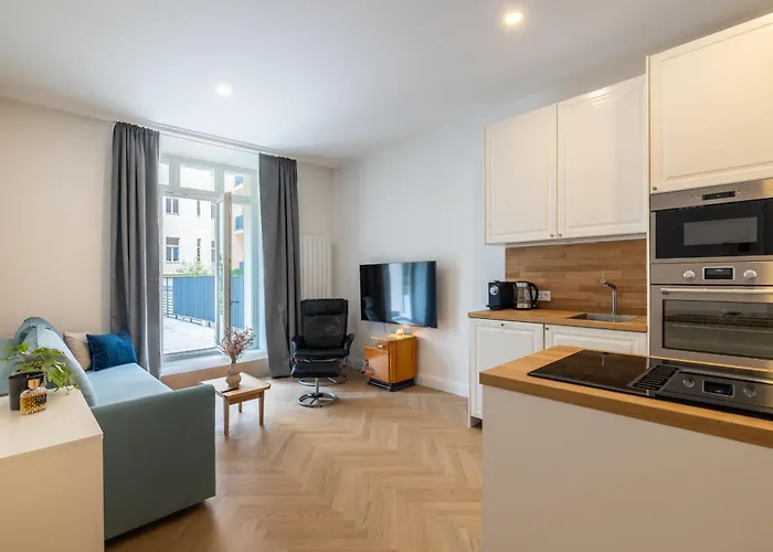 Modern In A Quiet Yet Location Apartment Prag