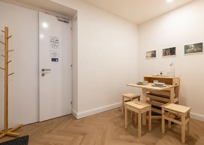 Modern In A Quiet Yet Location * Prag