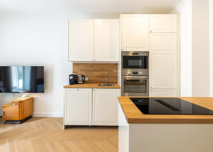 Modern In A Quiet Yet Location *
