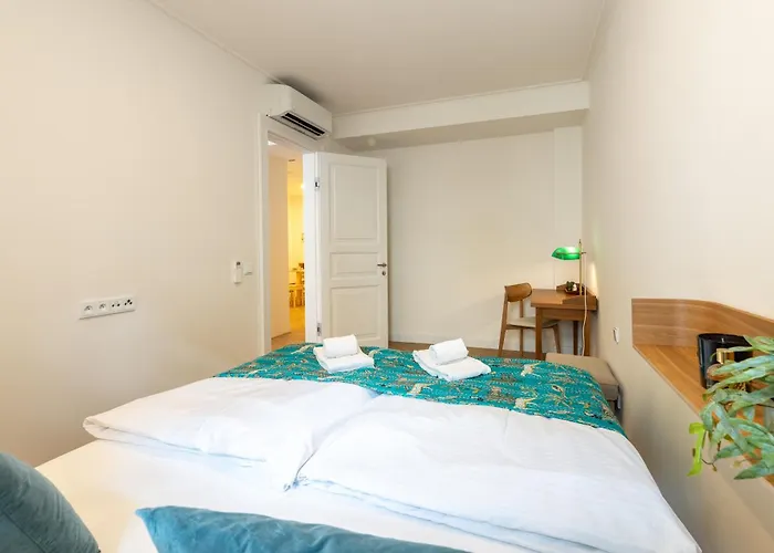 Modern In A Quiet Yet Location Апартаменты Прага
